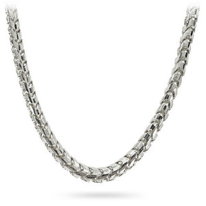 closeup of a 14 karat white gold 5mm diamond cut franco chain